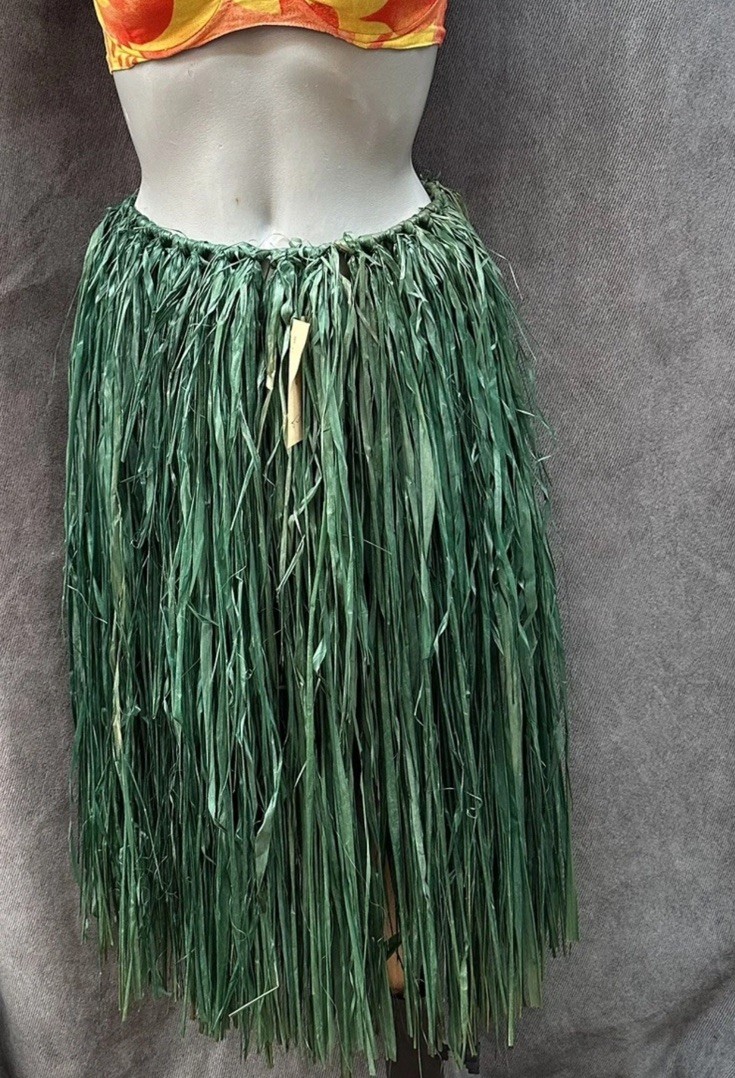 NOS Vtg Hawaiian Rafia Grass HULA Skirt 1978 Sz Small NOS Vtg Hawaiian Rafia Grass HULA Skirt 1978 Sz Small