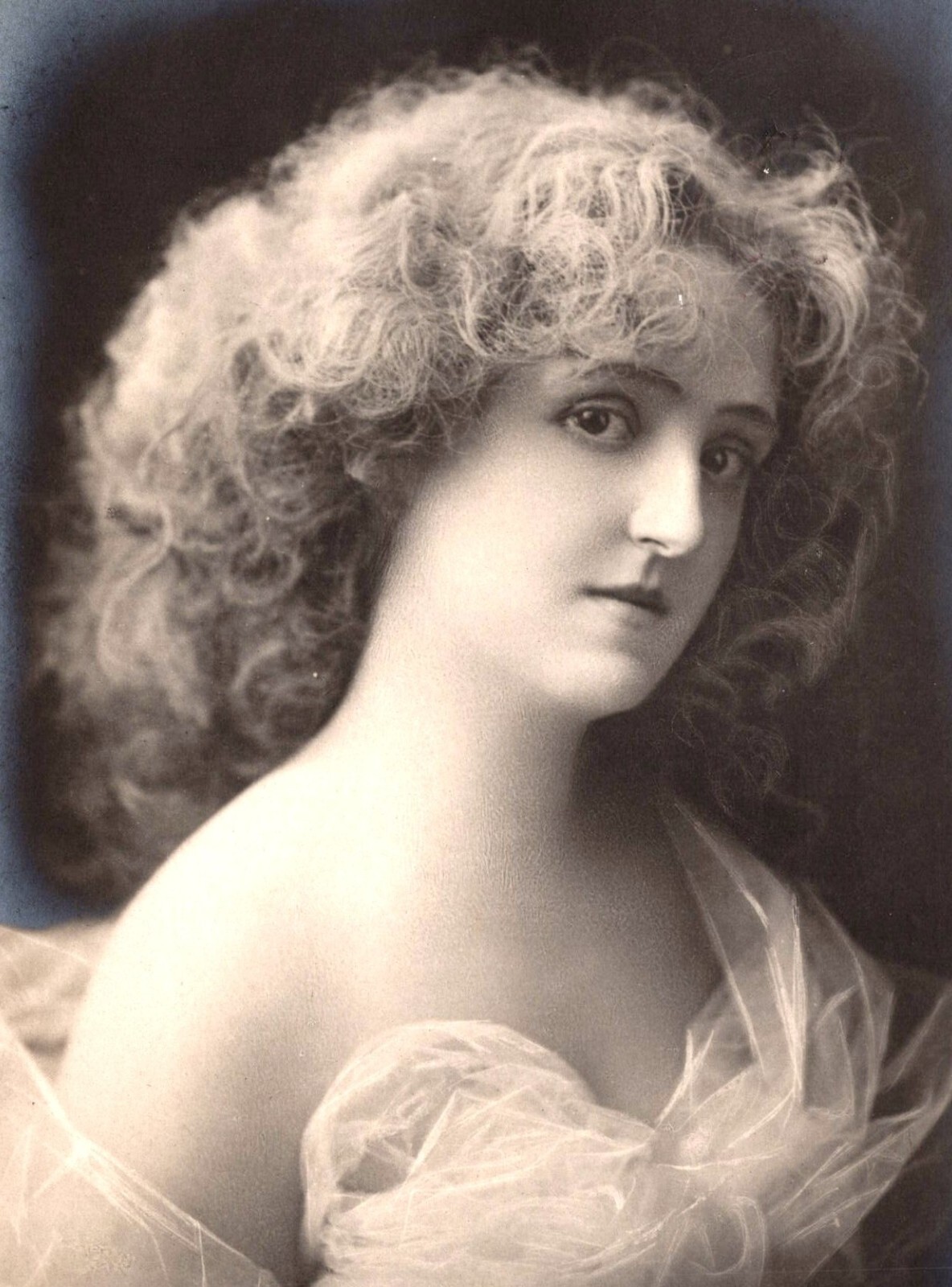 RARE 1904 ACTRESS POSTCARD : MISS GEORGIE WELLS : MURRAY HILL THEATER : NEW YORK