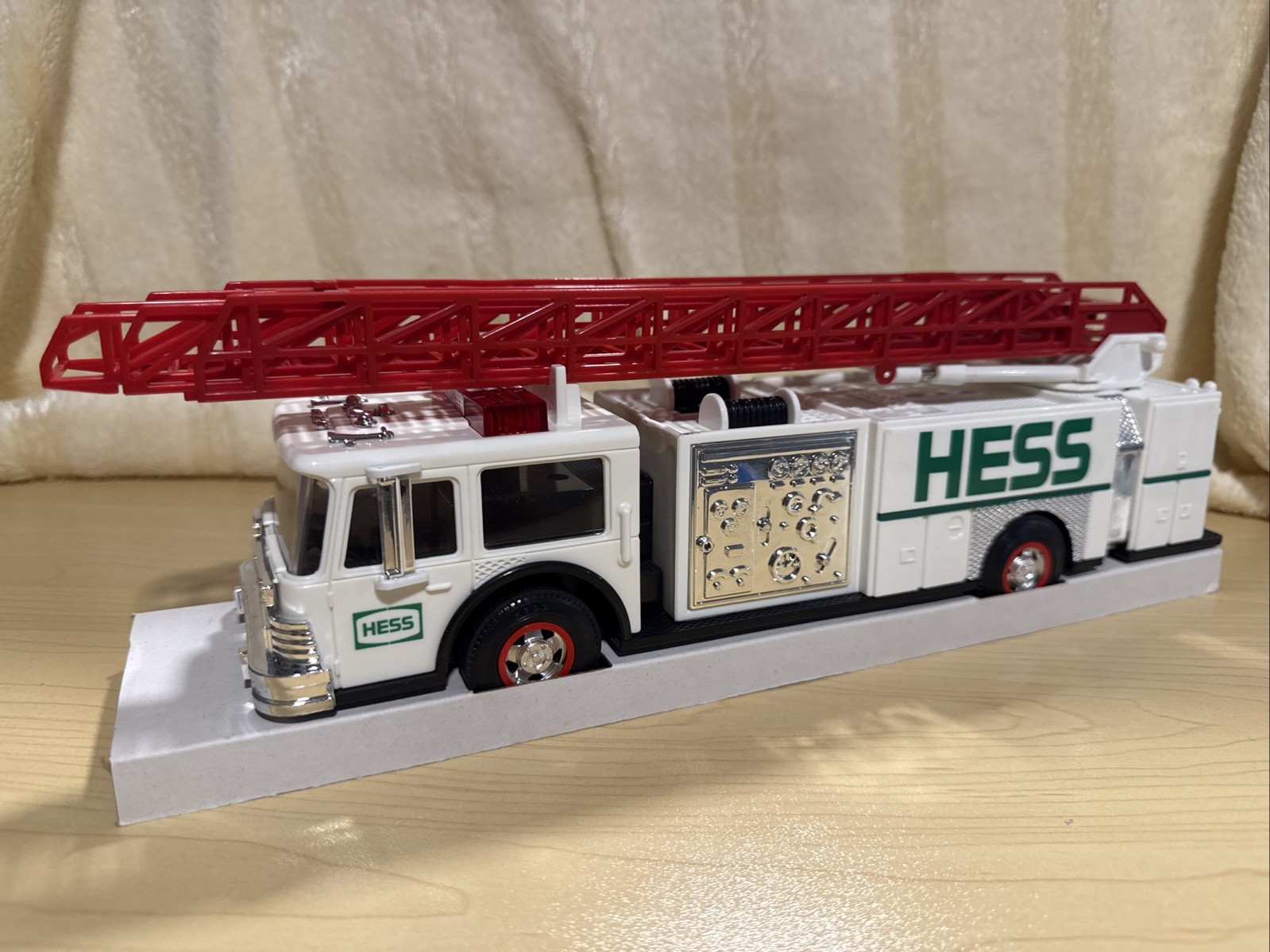 Vintage 1989 Hess Toy Fire Truck Bank Dual Sound Siren NIB New In Box Vintage 1989 Hess Toy Fire Truck Bank Dual Sound Siren NIB New In Box