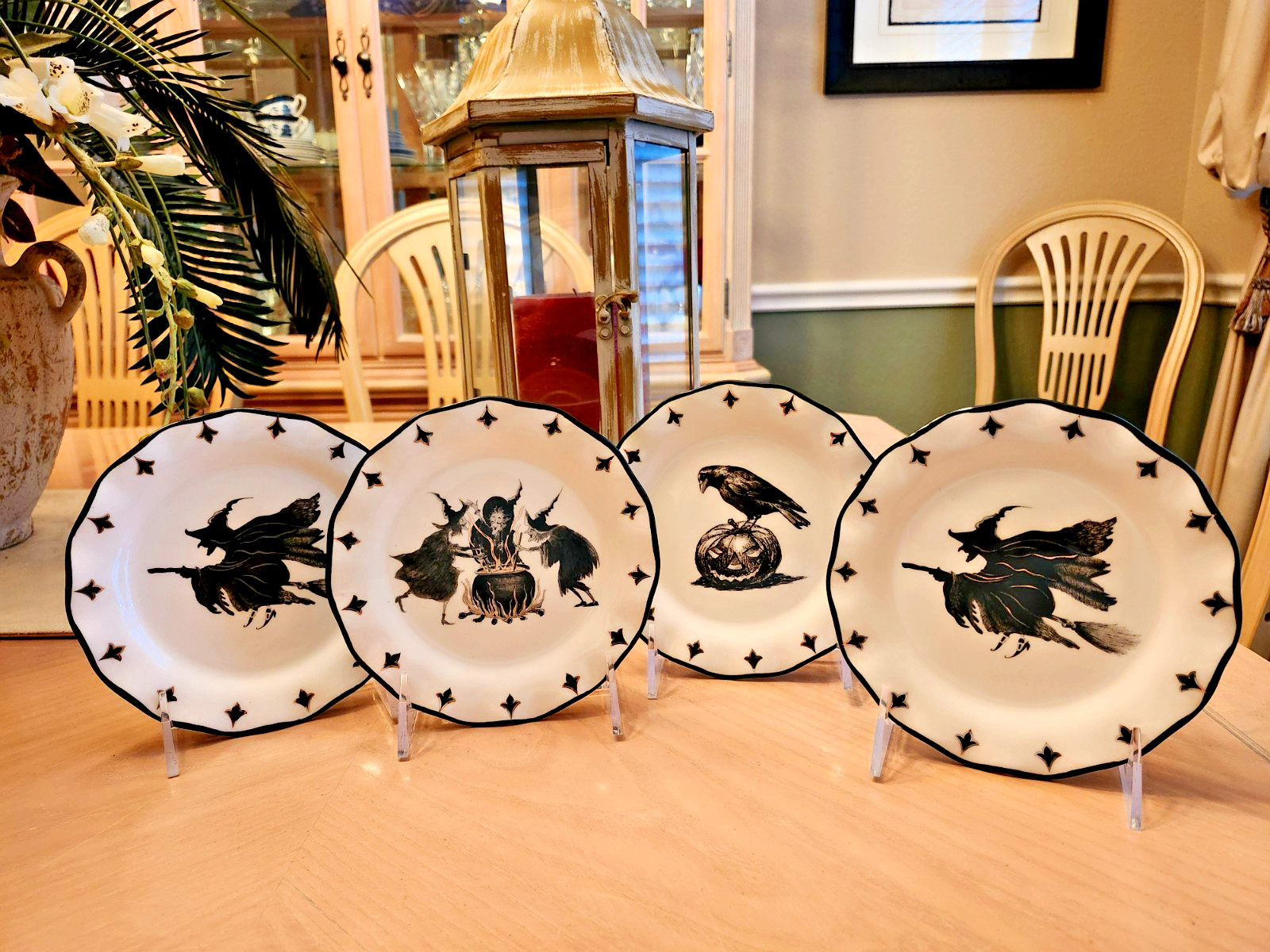 POTTER'S STUDIO HALLOWEEN WITCH BREW APPETIZER PLATES SET OF 4 CAULDRON RAVEN POTTER'S STUDIO HALLOWEEN WITCH BREW APPETIZER PLATES SET OF 4 CAULDRON RAVEN