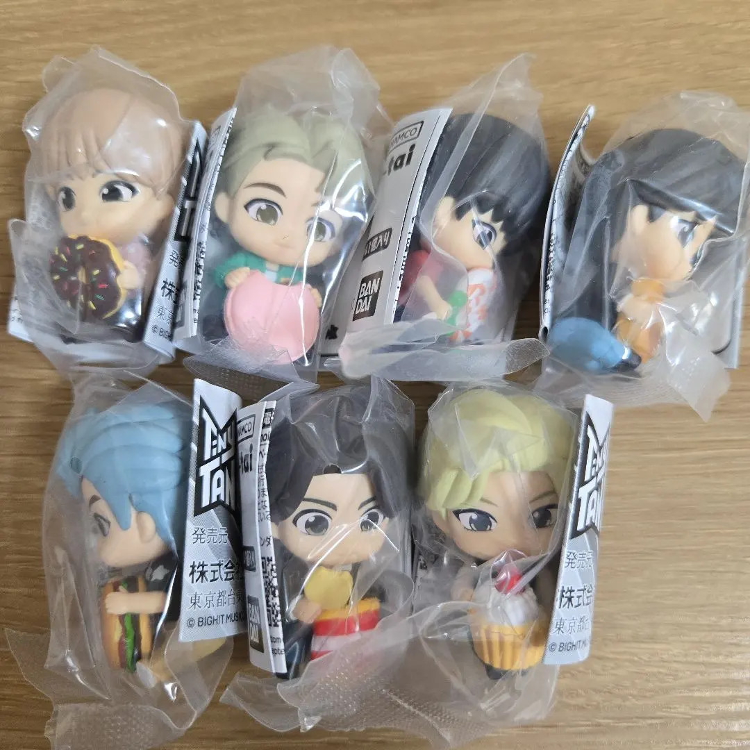 BTS TinyTAN Mogumogu-tai Bandai Gashapon Capsule Toy Figure Full Set Kpop Japan BTS TinyTAN Mogumogu-tai Bandai Gashapon Capsule Toy Figure Full Set Kpop Japan