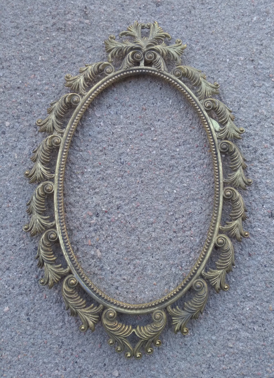 Vintage Oval Brass Frame 8 x 5in