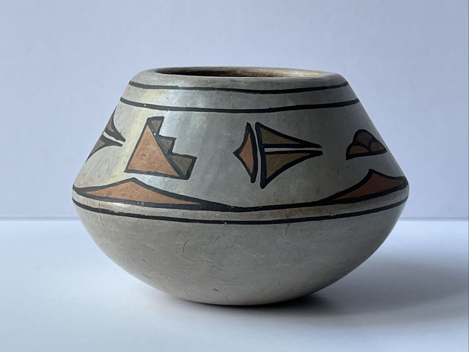 Vintage small Blue Corn San Ildefonso Pueblo pottery gray pot vase 3\ Vintage small Blue Corn San Ildefonso Pueblo pottery gray pot vase 3\