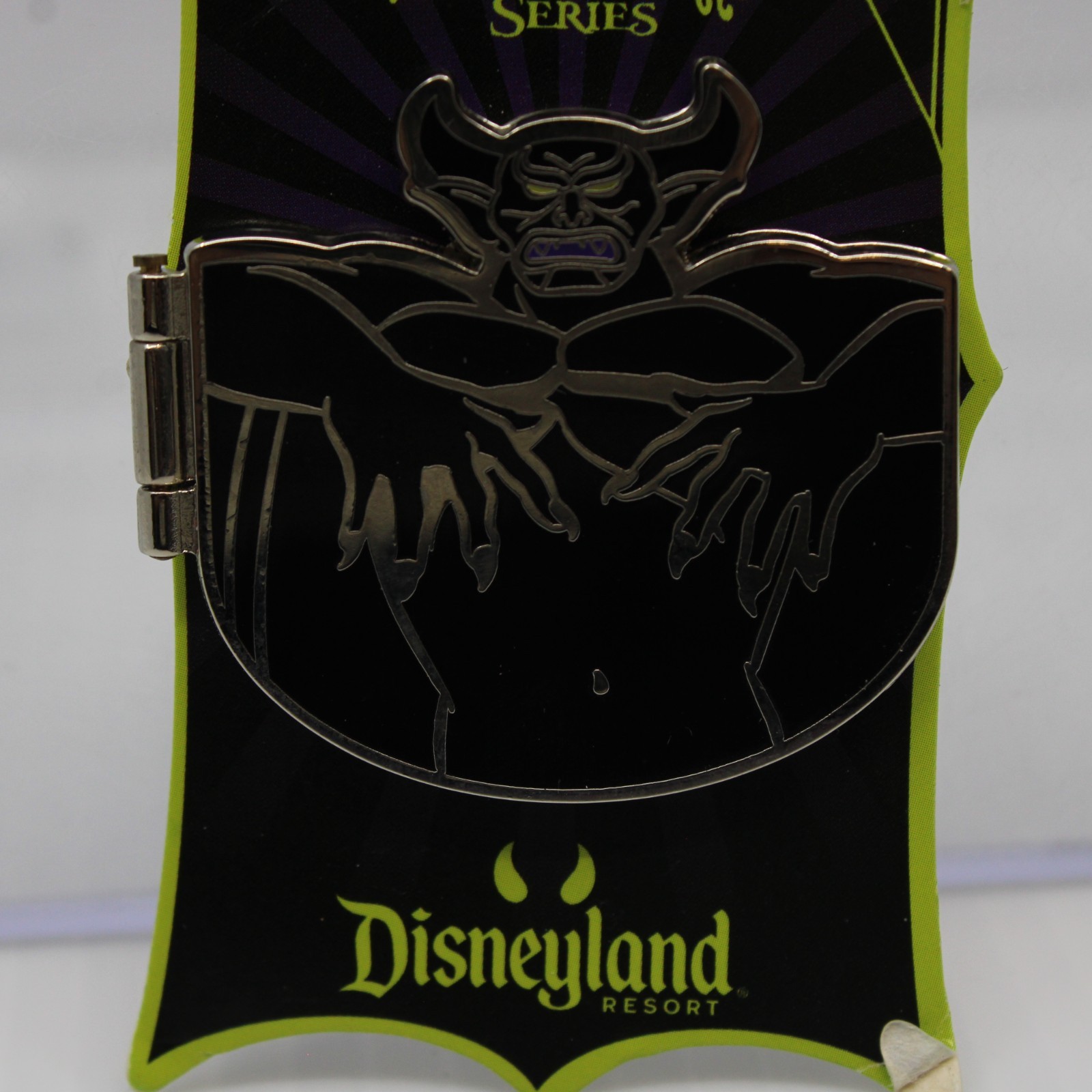 A4 Disney DLR Pin Villains LE Fantasia Chernabog Hinged Disneyland A4 Disney DLR Pin Villains LE Fantasia Chernabog Hinged Disneyland