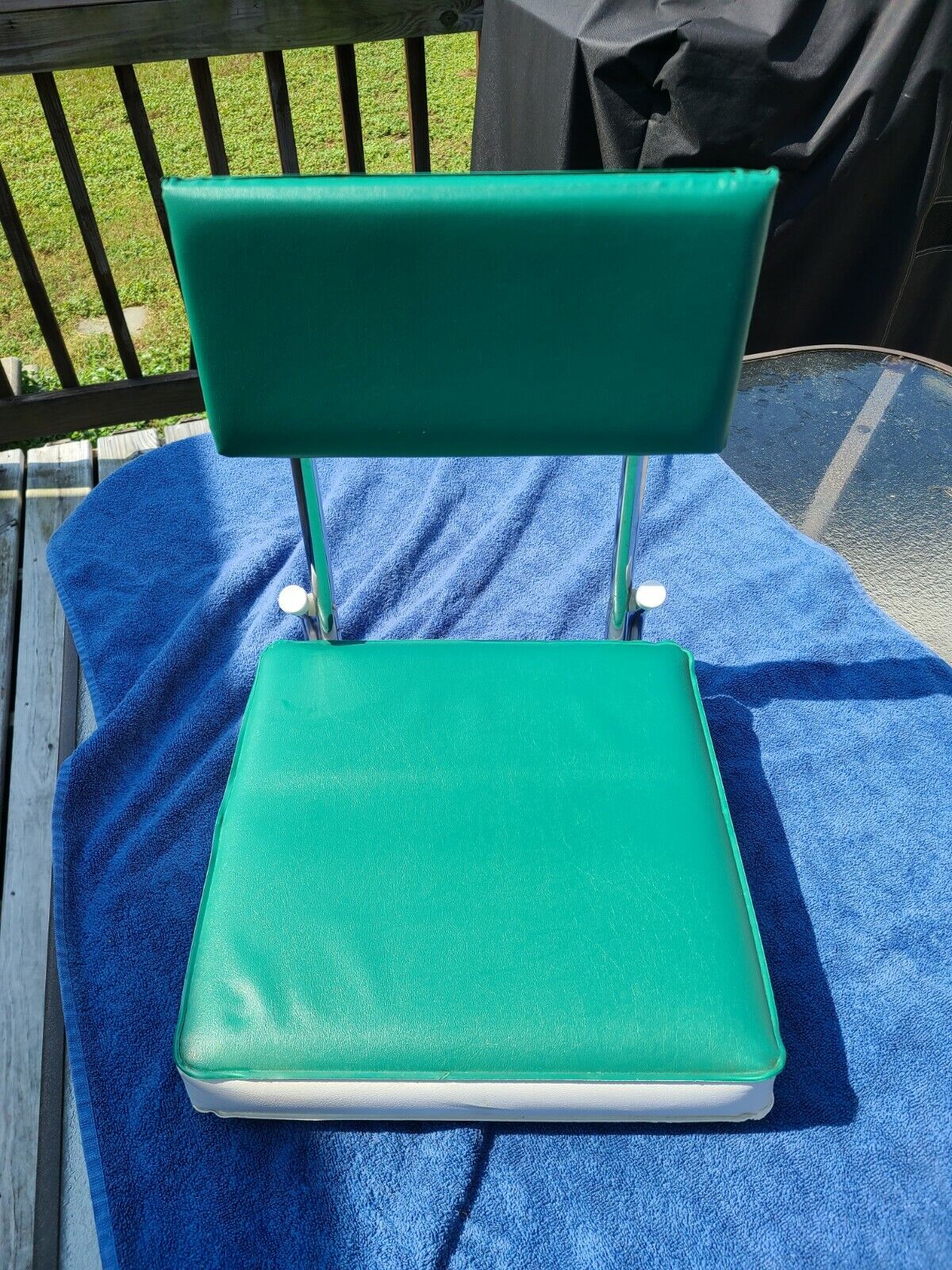STADIUM SEAT Folding Green Cushion Spring Clamp Vintage  Metal frame
