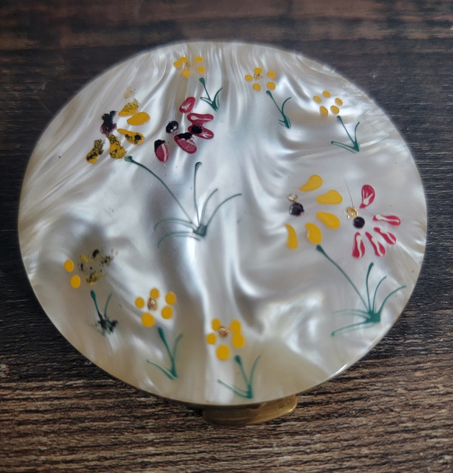 Vintage Mother of Pearl Powder Compact Floral Painted Gold Tone Vanity Mirror Vintage Mother of Pearl Powder Compact Floral Painted Gold Tone Vanity Mirror