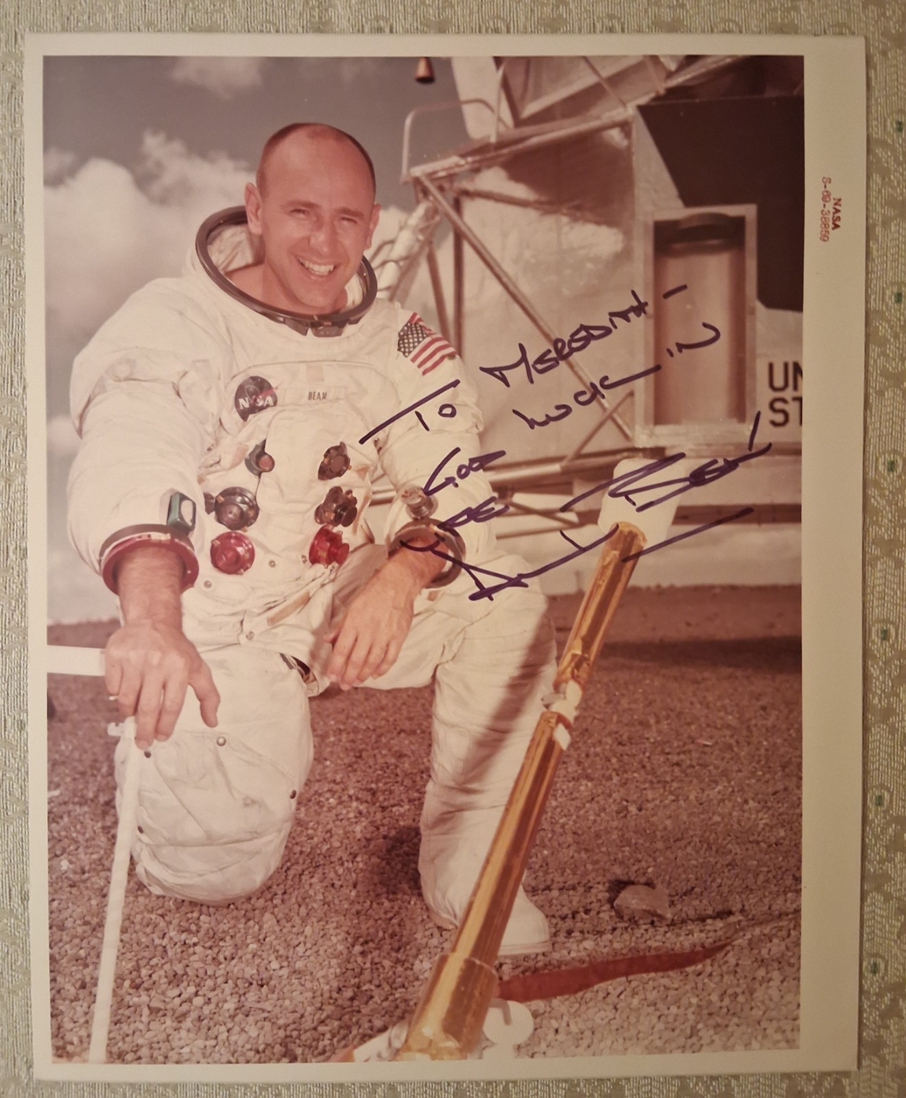 VINTAGE NASA RED NUMBER ASTRONAUT ALAN L. BEAN S-69-38859 PHOTOGRAPH SIGNED