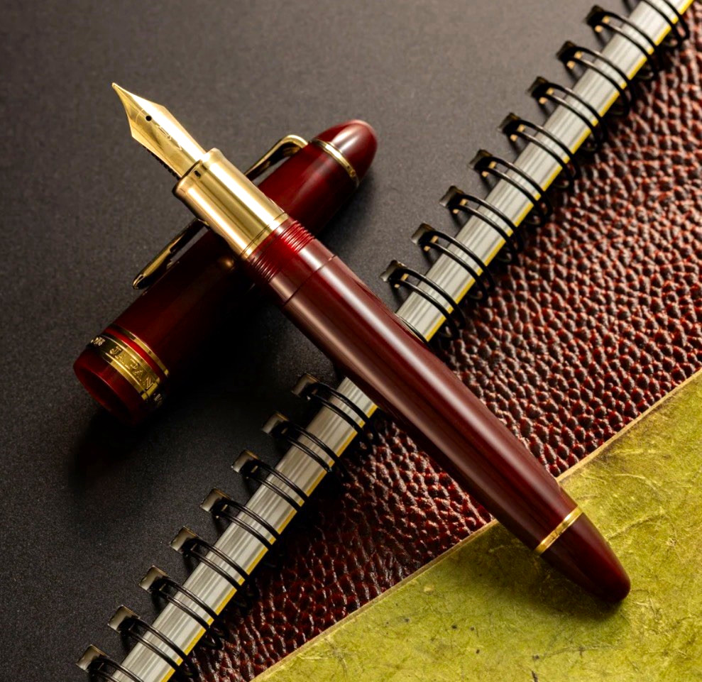 Sailor 1911 Casual L Stable Fountain Pen in Muted Red, Gold Trim, M Point NEW Sailor 1911 Casual L Stable Fountain Pen in Muted Red, Gold Trim, M Point NEW
