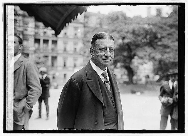 Photo:William Barnes New York 1923 portrait man suit outdoors