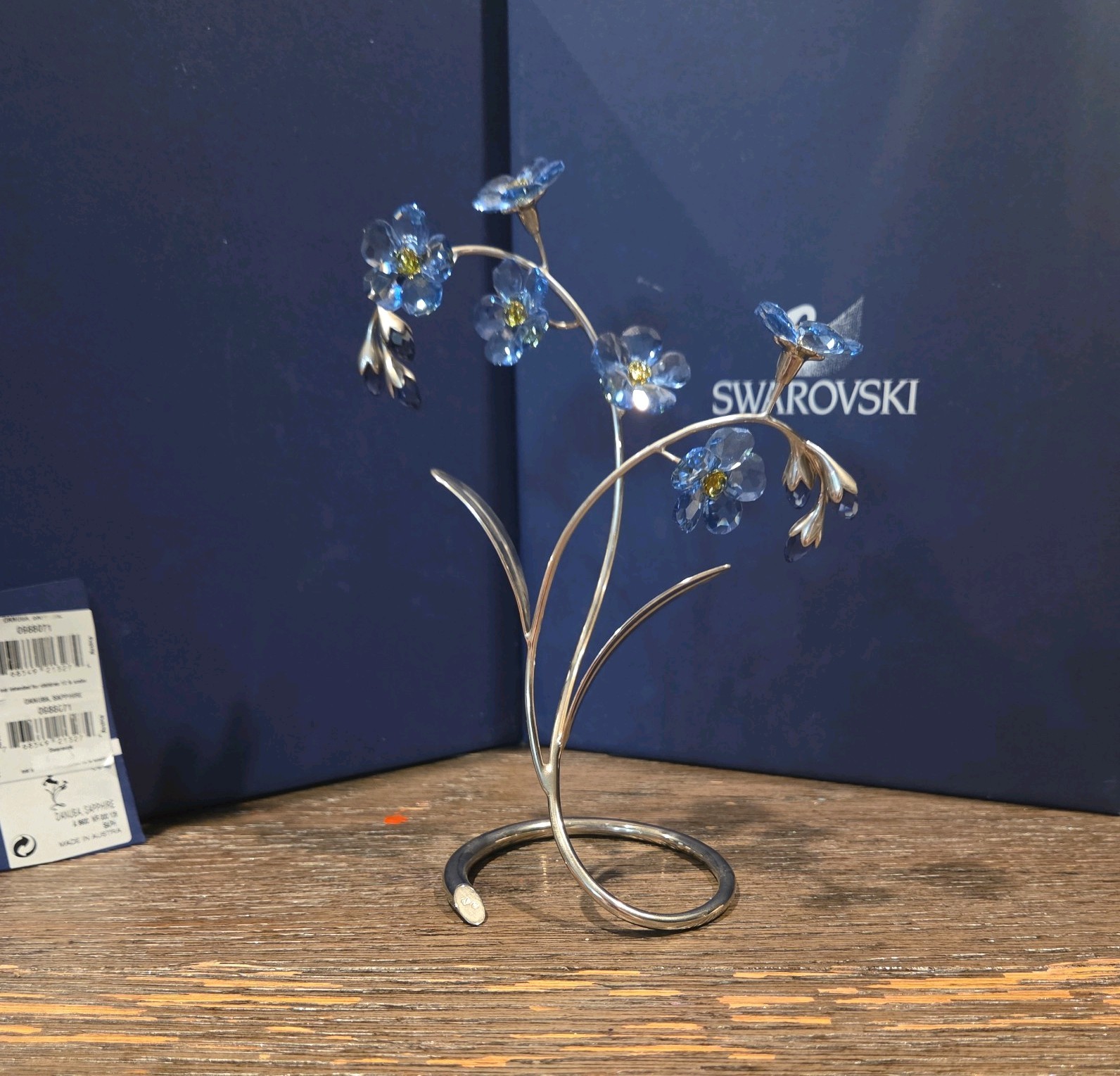Swarovski Paradise Flower Sapphire Danube 0988071 With Box and Tag Swarovski Paradise Flower Sapphire Danube 0988071 With Box and Tag