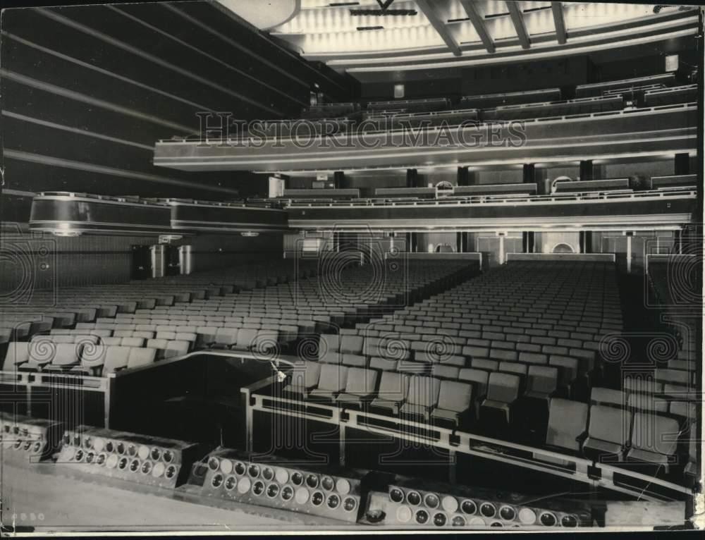 1968 Press Photo Kansas City\'s Municipal Auditorium Music Hall - lrx73364 1968 Press Photo Kansas City\'s Municipal Auditorium Music Hall - lrx73364