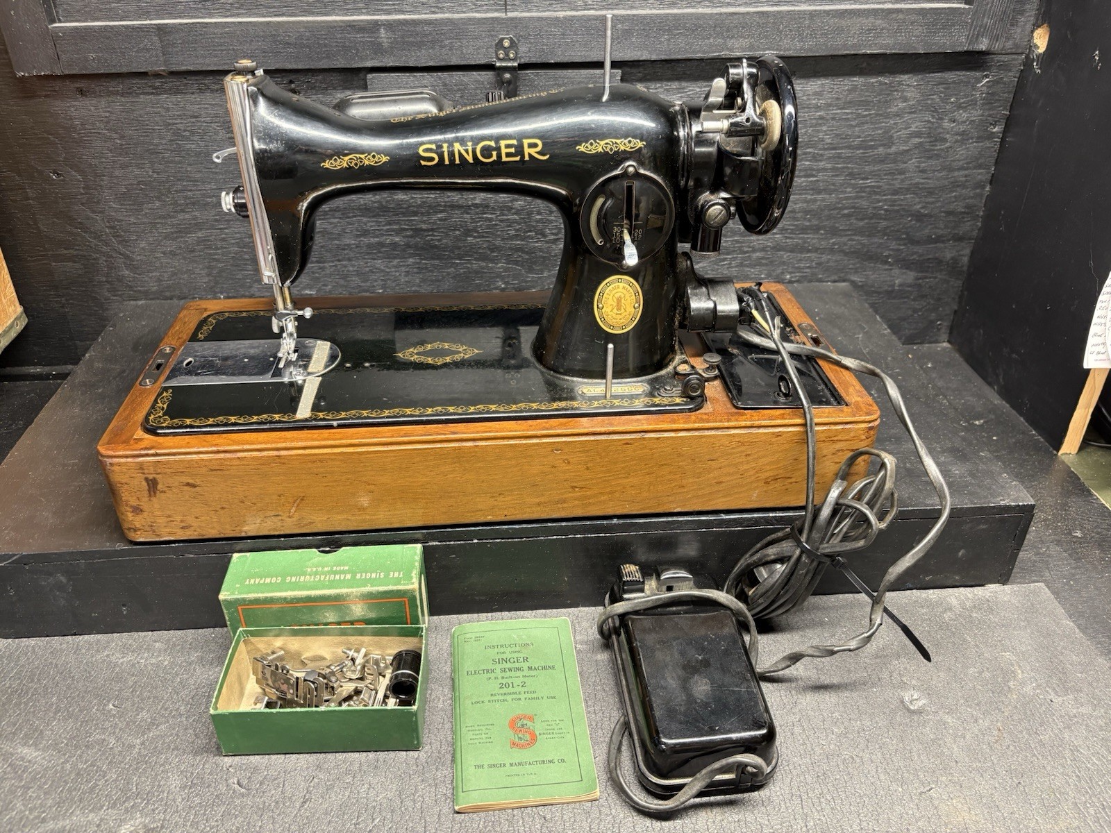 Antique Singer Sewing Machine Model #15 1953 Works AL482556 With Case USA Antique Singer Sewing Machine Model #15 1953 Works AL482556 With Case USA