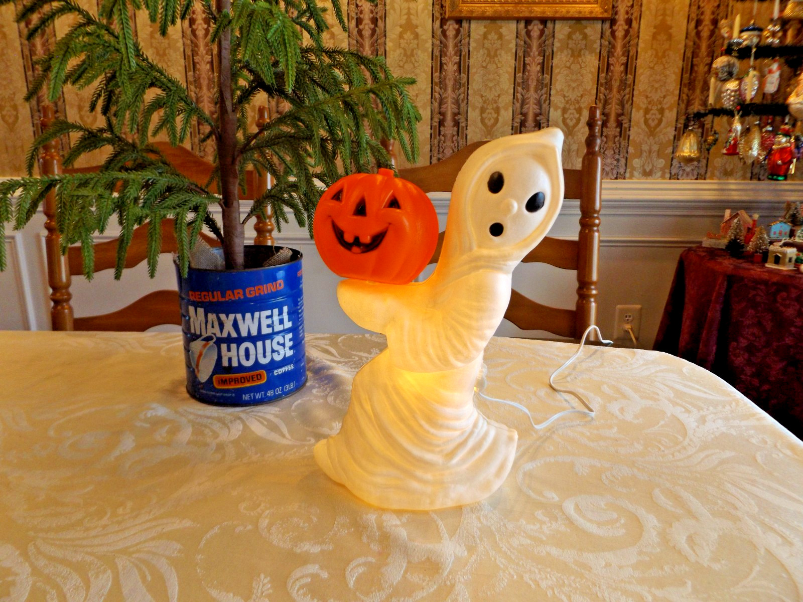 VINTAGE 1970s GENERAL FOAM PLASTICS GHOST & PUMPKIN HALLOWEEN 13\