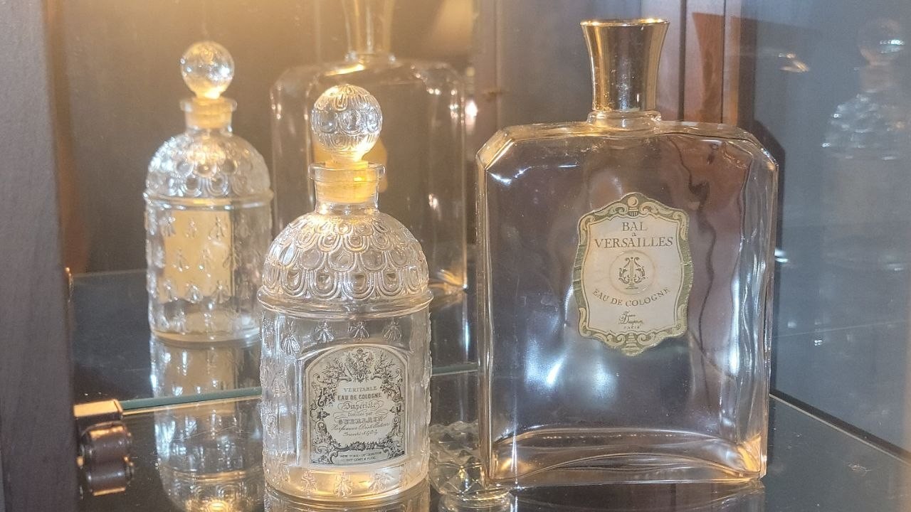 Pair of vintage cologne bottles: Guerlain Pair of vintage cologne bottles: Guerlain