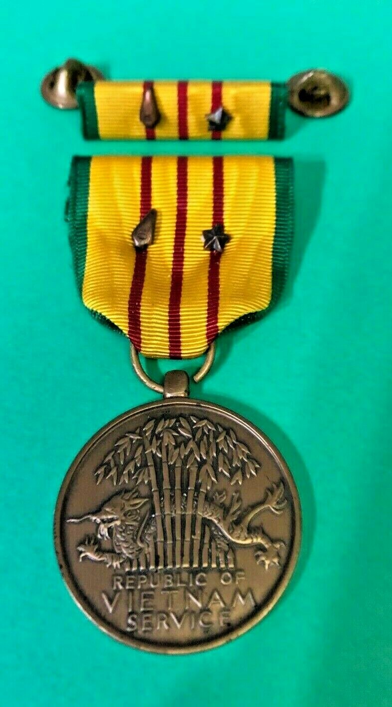 1969 REPUBLIC OF VIETNAM SERVICE MEDAL 1 BATTLE STAR 1 ARROWHEAD DEVICE / BOX 1969 REPUBLIC OF VIETNAM SERVICE MEDAL 1 BATTLE STAR 1 ARROWHEAD DEVICE / BOX