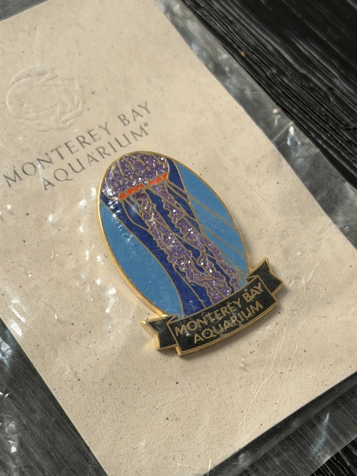 VINTAGE Monterey Bay Aquarium 2006 Jellyfish Souvenir Pin with Packaging SEALED