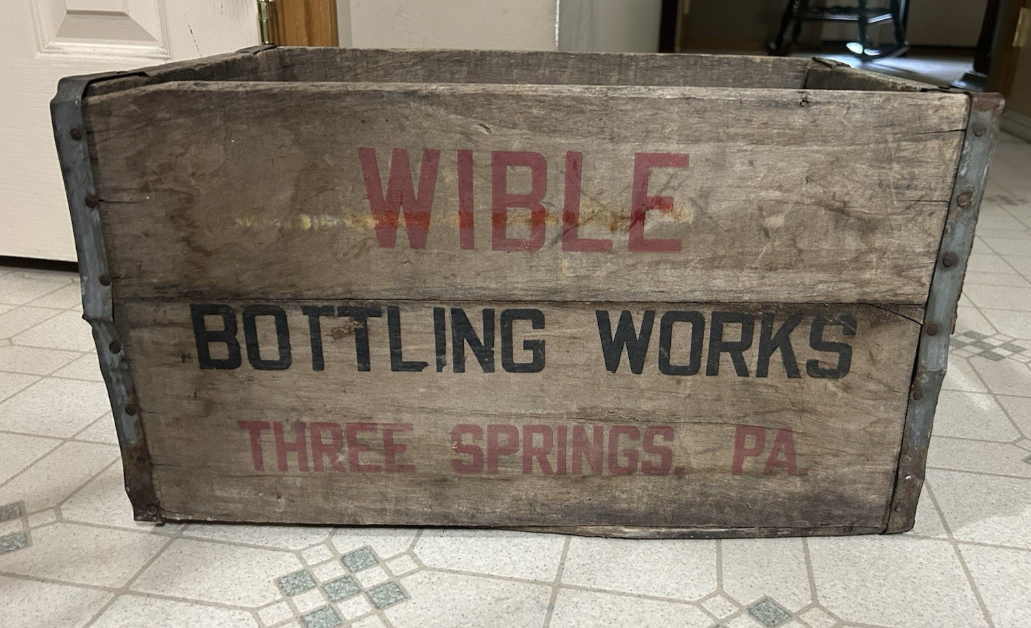 VINTAGE SODA BOTTLE CRATE 1950S WIBLE BOTTLING WORKS THREE SPRINGS PA HUNTINGDON VINTAGE SODA BOTTLE CRATE 1950S WIBLE BOTTLING WORKS THREE SPRINGS PA HUNTINGDON
