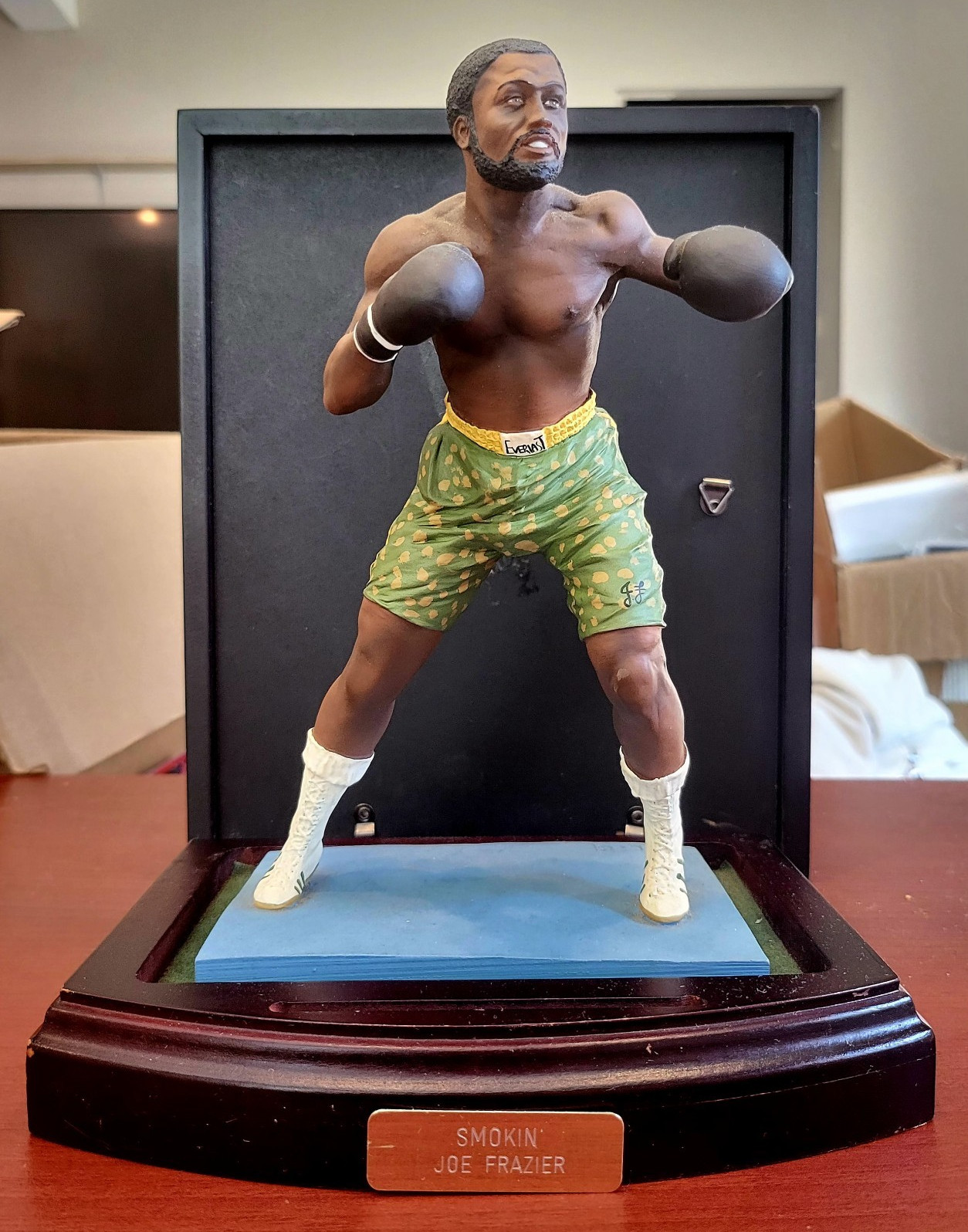 Smokin' Joe Frazier Boxing Hand Painted Resin Figurine on Display Base 3D Smokin' Joe Frazier Boxing Hand Painted Resin Figurine on Display Base 3D