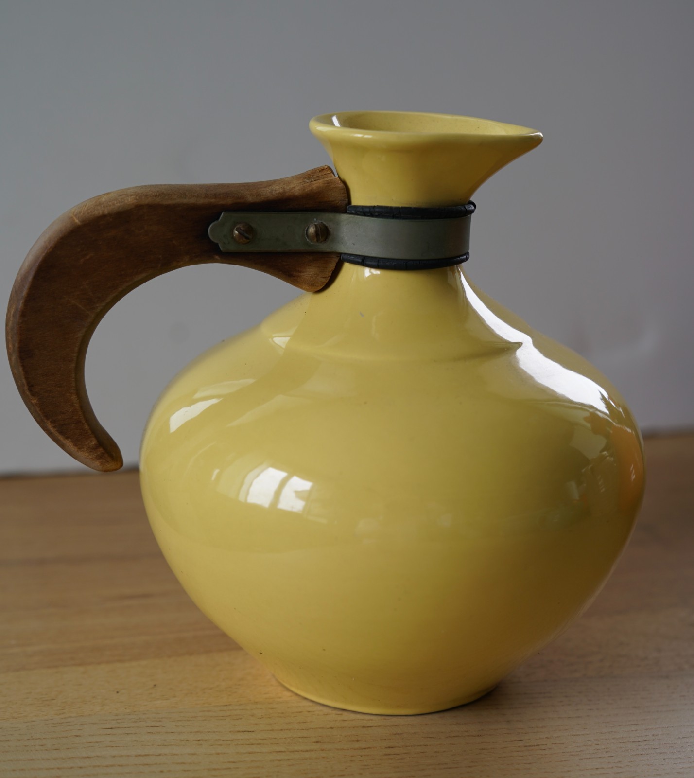 Antique Beautiful Yellow Ceramic Pitcher with Wood Handle Gladding Mcbean 8 Antique Beautiful Yellow Ceramic Pitcher with Wood Handle Gladding Mcbean 8