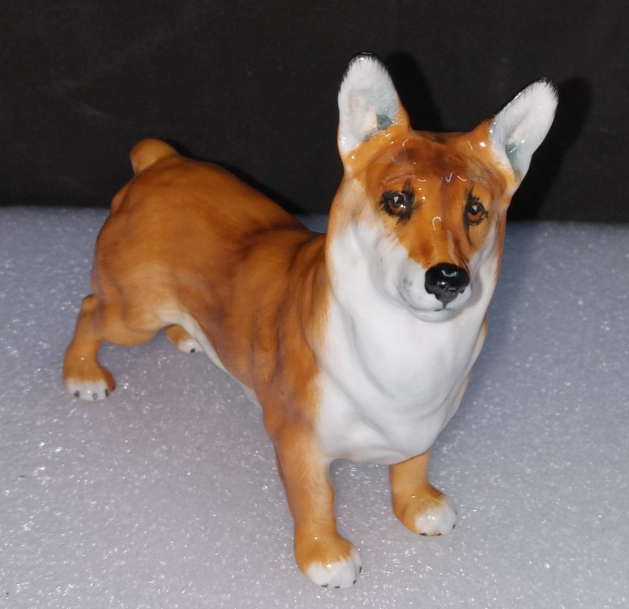 Vintage Royal Doulton Corgi Glazed Porcelain Figurine 4.5” L HN2559 superb Vintage Royal Doulton Corgi Glazed Porcelain Figurine 4.5” L HN2559 superb