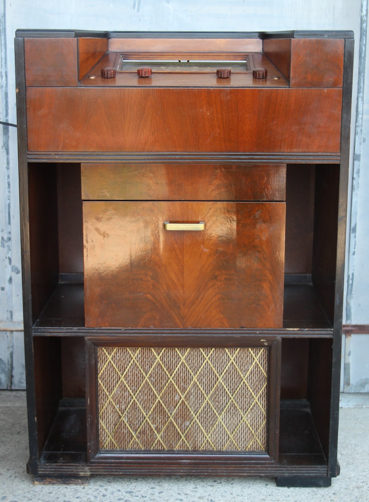 WORKING Vintage 1947 Crosley Model 86CR Radio-Phonograph Console WORKING Vintage 1947 Crosley Model 86CR Radio-Phonograph Console