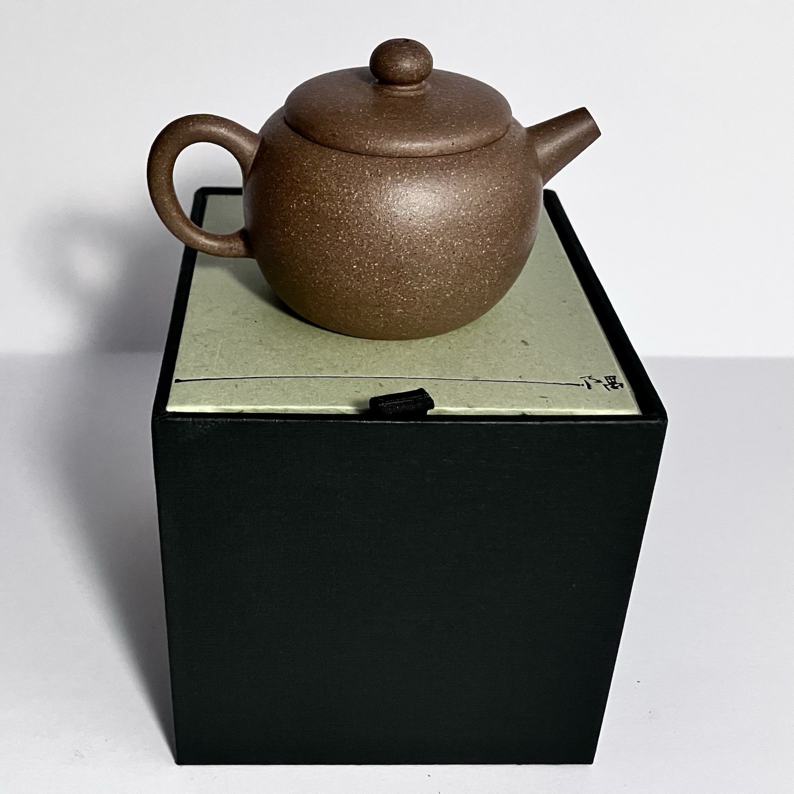 Miniature YIXING ZISHA Teapot / ORIGINAL PADDED BOX / Handmade by MASTER POTTER Miniature YIXING ZISHA Teapot / ORIGINAL PADDED BOX / Handmade by MASTER POTTER