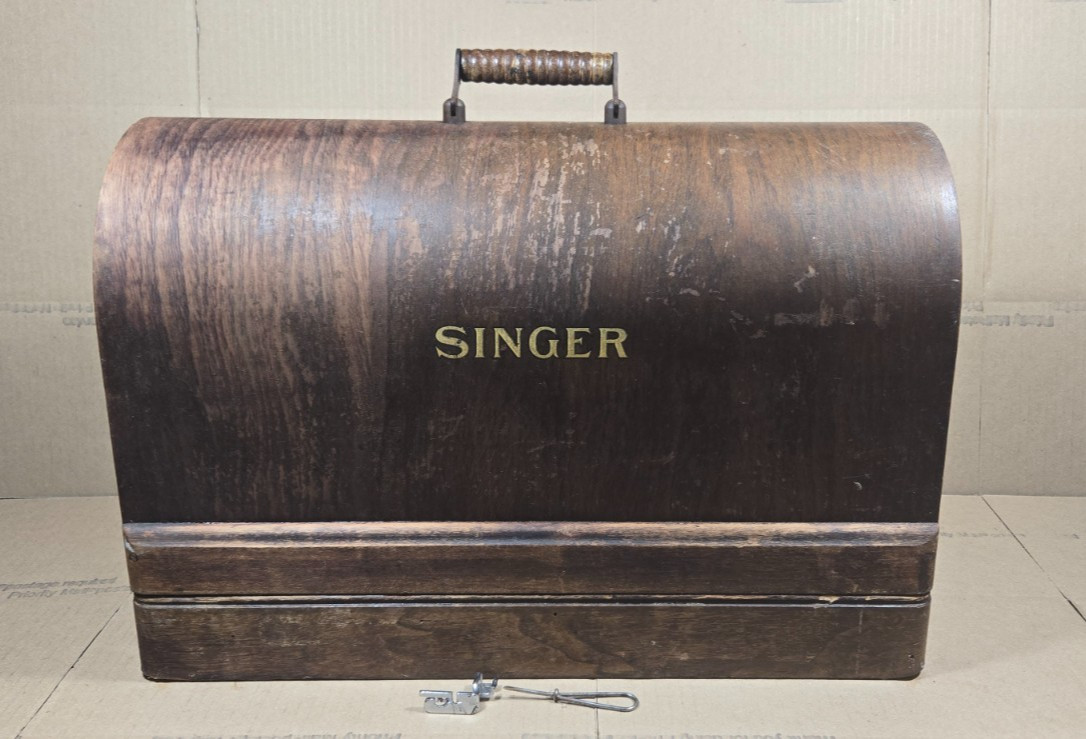 1936 Singer model 28 Hand Crank Sewing Machine Victorian Decal Set BentWood Case 1936 Singer model 28 Hand Crank Sewing Machine Victorian Decal Set BentWood Case