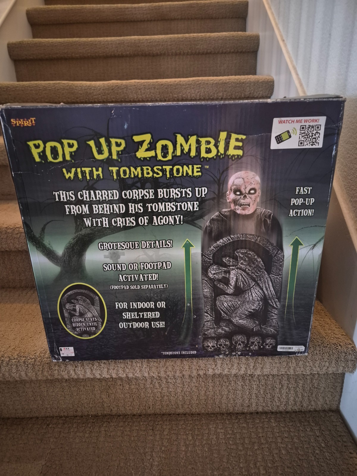 SPIRIT HALLOWEEN POP UP ZOMBIE NEW IN BOX RARE 2014 ANIMATED. SPIRIT HALLOWEEN POP UP ZOMBIE NEW IN BOX RARE 2014 ANIMATED.