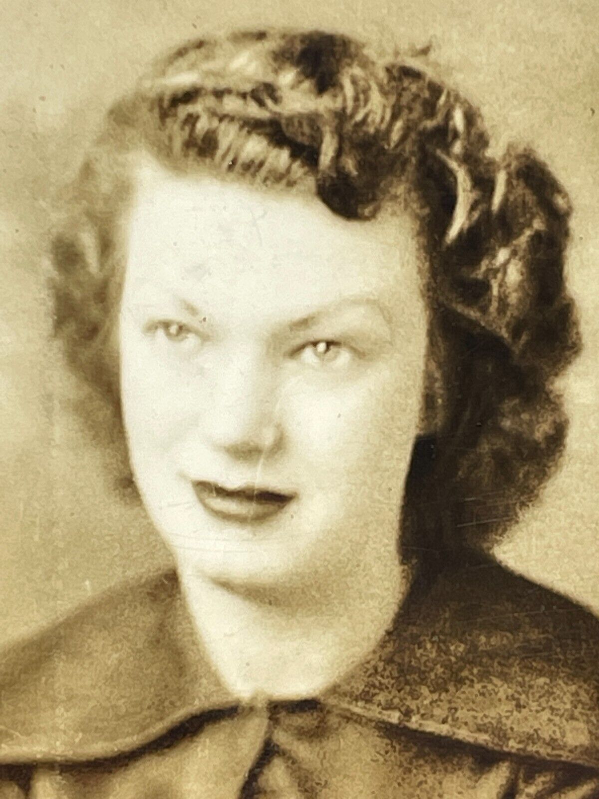 QE Photograph Beautiful Woman Pretty Lady 1920-30\'s Short Hair Portrait