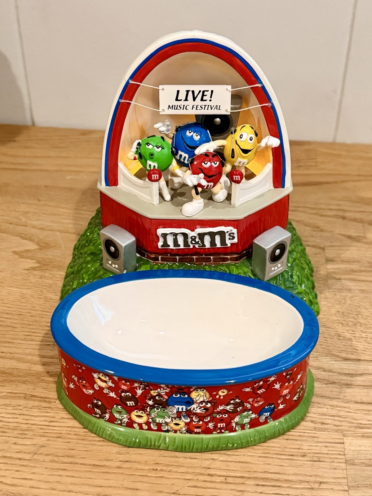 2005 Dept 56 M&M Rock N Roll Party Lighted Stage Candy Dish Music Festival WORKS