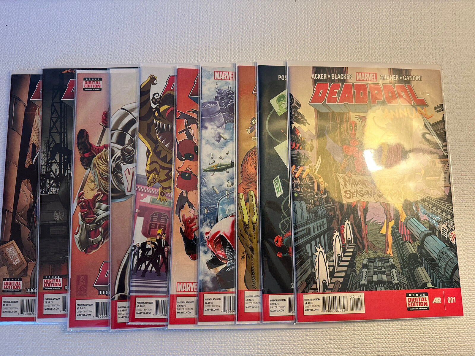 Lot of 10 Deadpool Marvel Comics 2013-14 #001,019,020,021,024,028,035,042,043,44