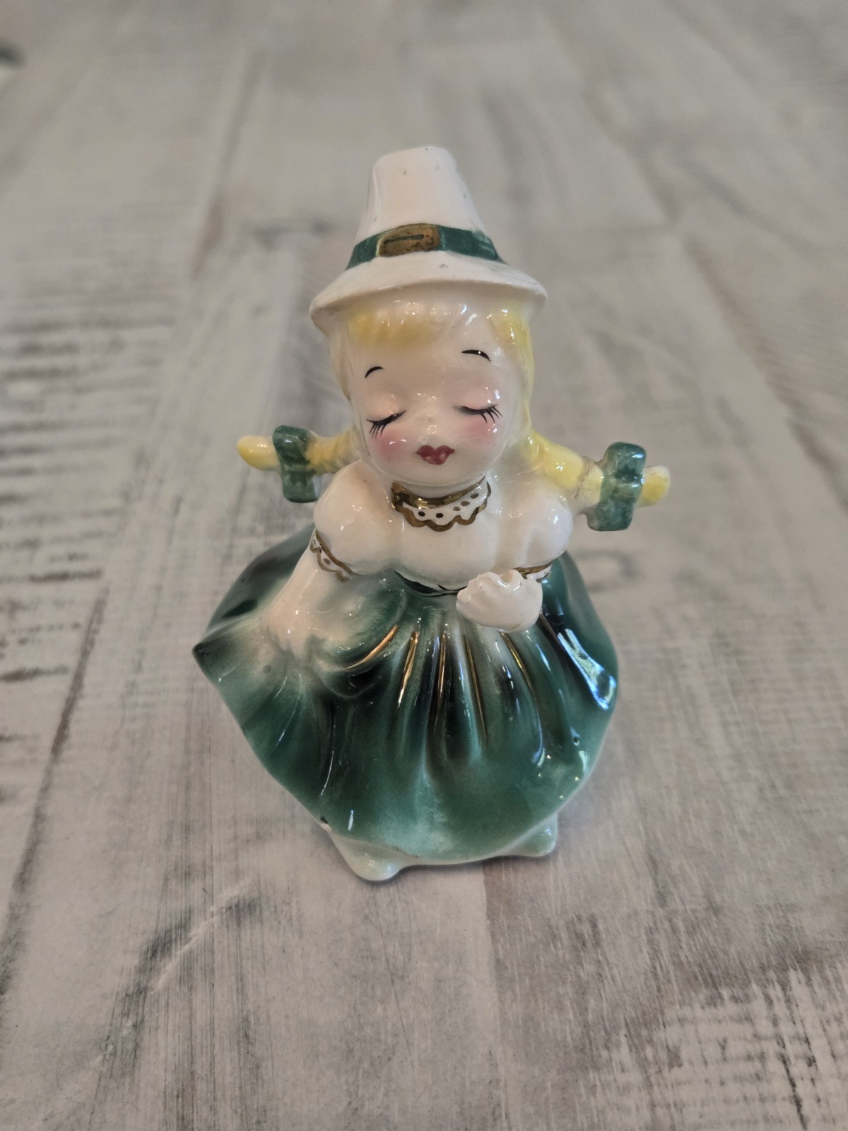Rare Vintage NORCREST ST. PATRICK'S DAY KISSING IRISH GIRL JAPAN HTF FIGURINE Rare Vintage NORCREST ST. PATRICK'S DAY KISSING IRISH GIRL JAPAN HTF FIGURINE