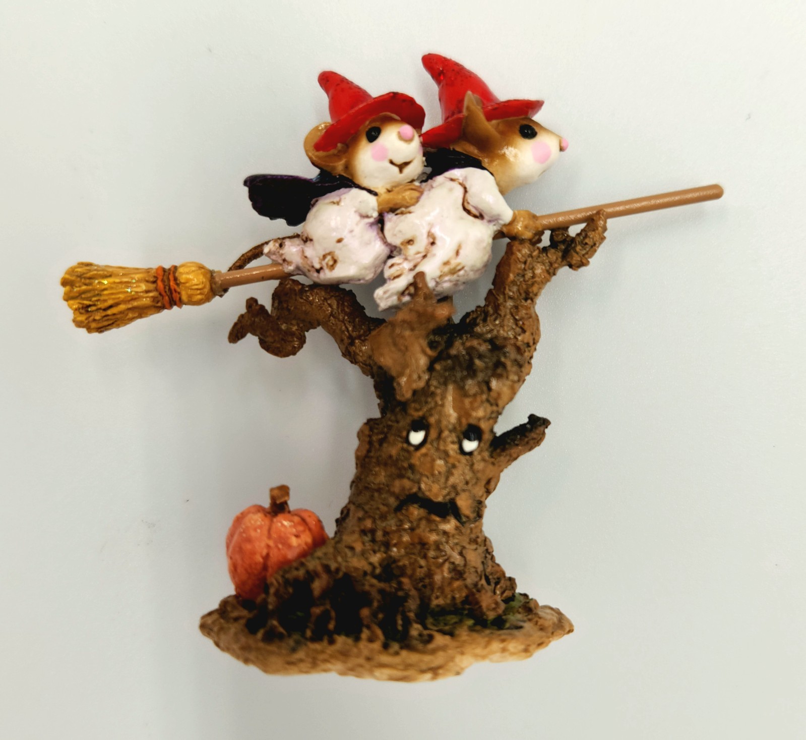 Wee Forest Folk M-324 Night Flight 2005 Retired Halloween Mouse Figurine WFF Wee Forest Folk M-324 Night Flight 2005 Retired Halloween Mouse Figurine WFF