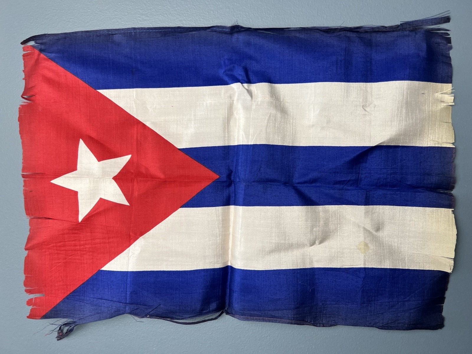 Antique 1902 Cuban Independence Silk Flag 16.5” × 11.25” – La Estrella Solitaria Antique 1902 Cuban Independence Silk Flag 16.5” × 11.25” – La Estrella Solitaria