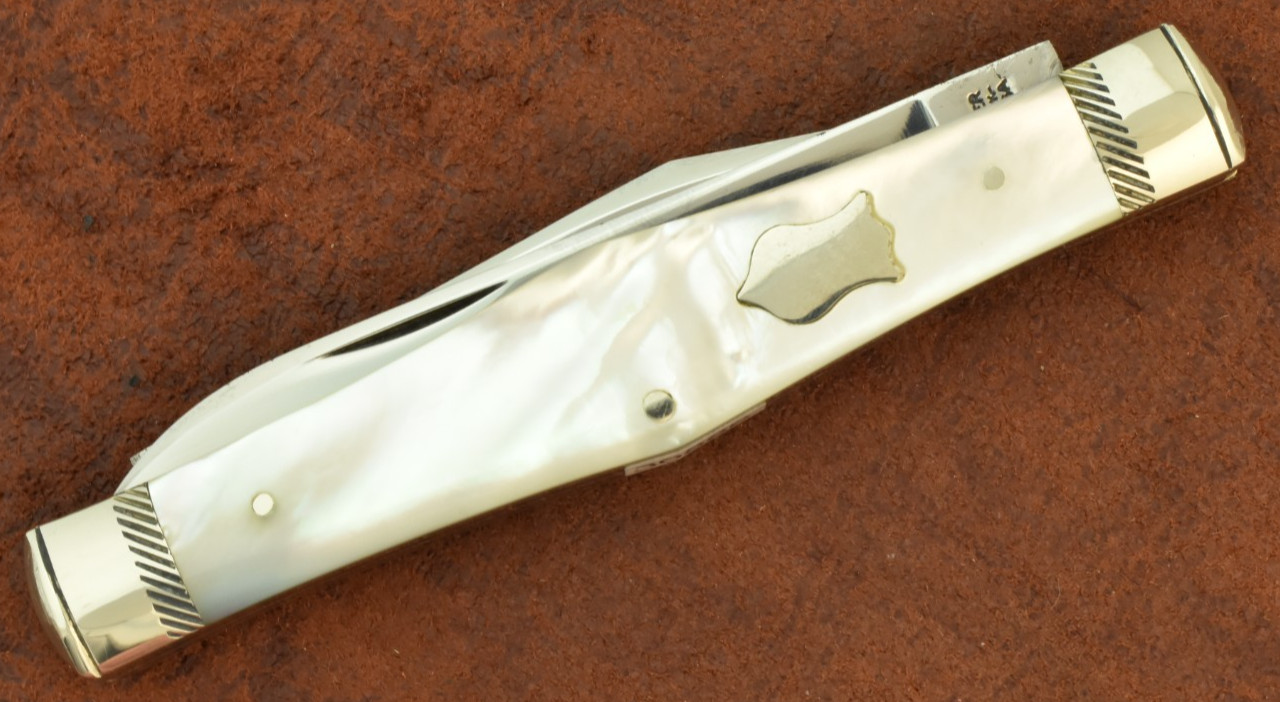 WINCHESTER TRADEMARK MADE IN USA AAA+ MOTHER OF PEARL FANCY MOOSE KNIFE (36885) WINCHESTER TRADEMARK MADE IN USA AAA+ MOTHER OF PEARL FANCY MOOSE KNIFE (36885)