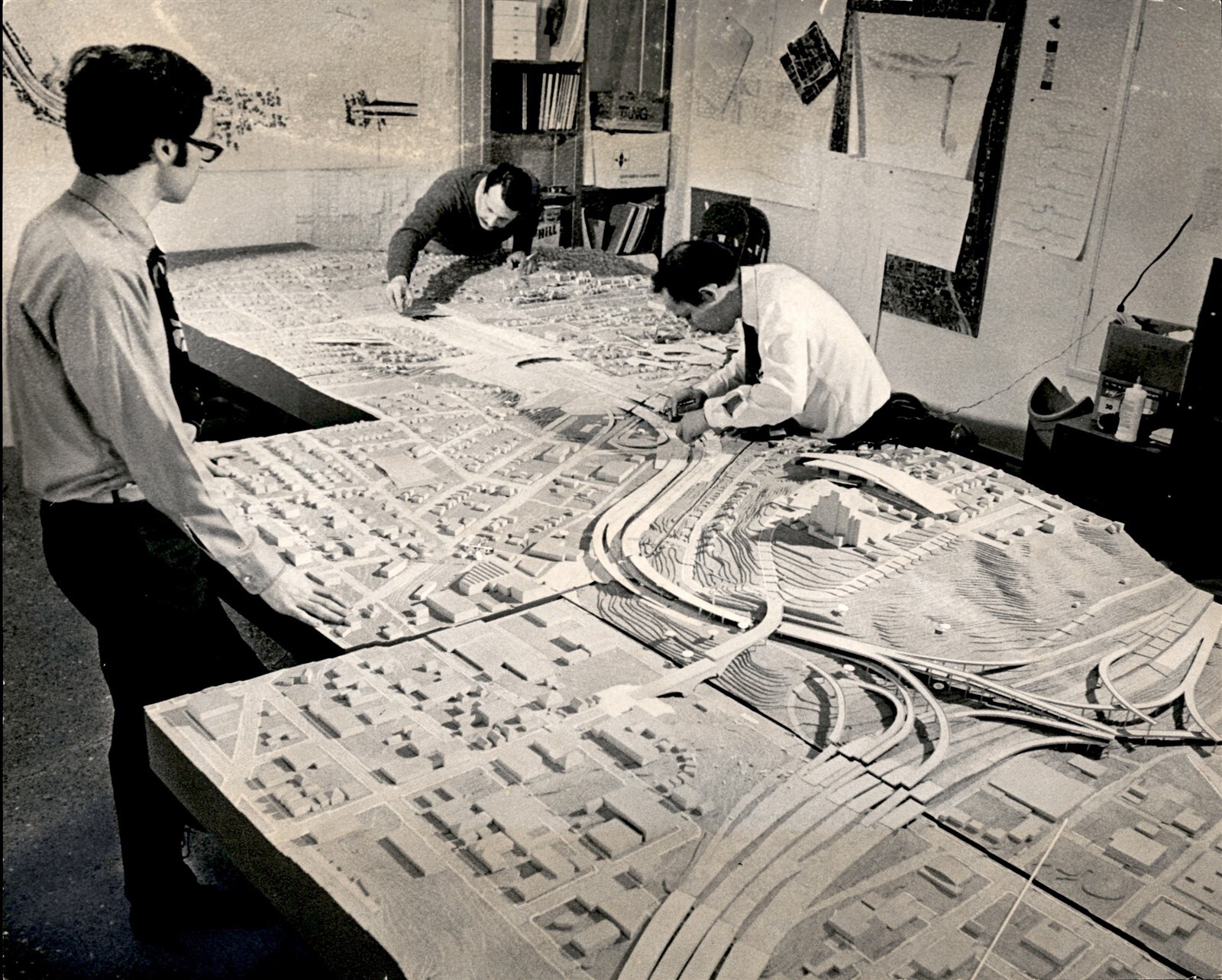LG31 1971 Orig G. Gilbert Photo INTERSTATE 90 DESIGN SCALE MODEL LAKE WASHINGTON LG31 1971 Orig G. Gilbert Photo INTERSTATE 90 DESIGN SCALE MODEL LAKE WASHINGTON