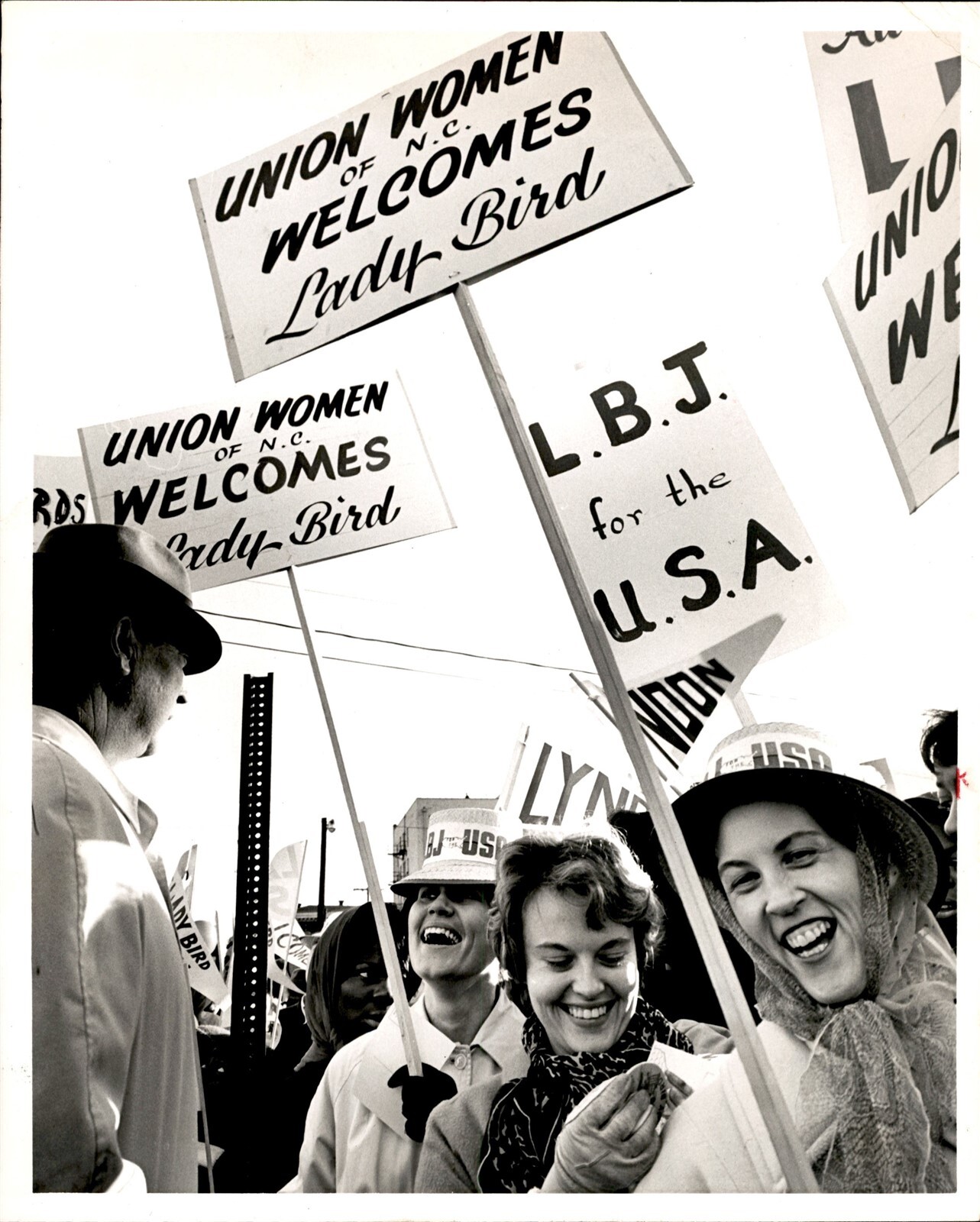 LG62 1964 Original M. Mauney Photo UNION WOMEN OF N.C. WELCOME LADY BIRD JOHNSON LG62 1964 Original M. Mauney Photo UNION WOMEN OF N.C. WELCOME LADY BIRD JOHNSON