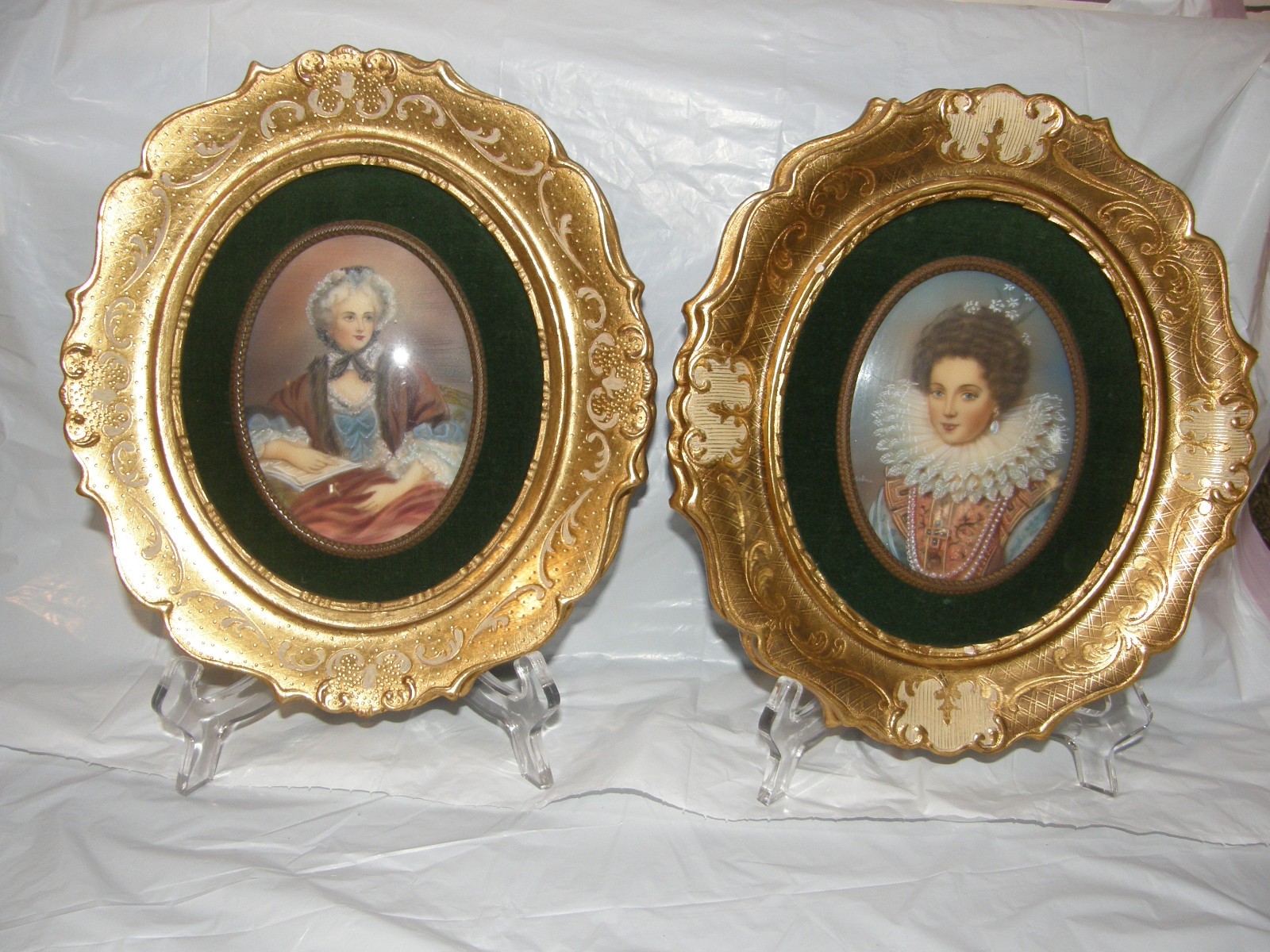 2 Vintage Italian Florentine Gilt Victorian Frames Pair ornate framed ladies 2 Vintage Italian Florentine Gilt Victorian Frames Pair ornate framed ladies