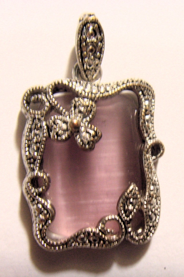 1970s vintage 37 carats mauve cat\'s eye cabochon silver tone pendant 55227