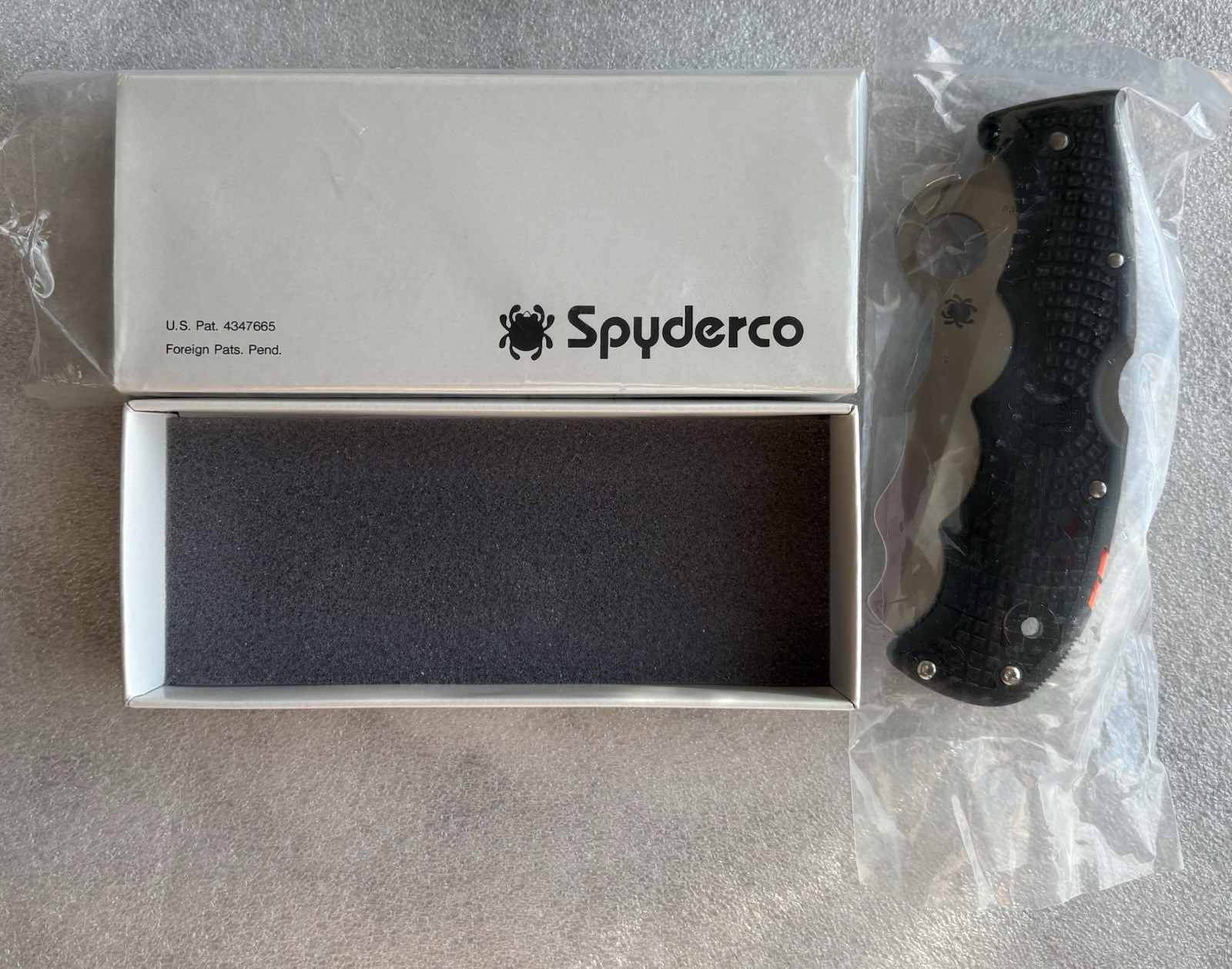 New in box purchased in Japan Spyderco Assist VG-10 Knife only removed for photo
