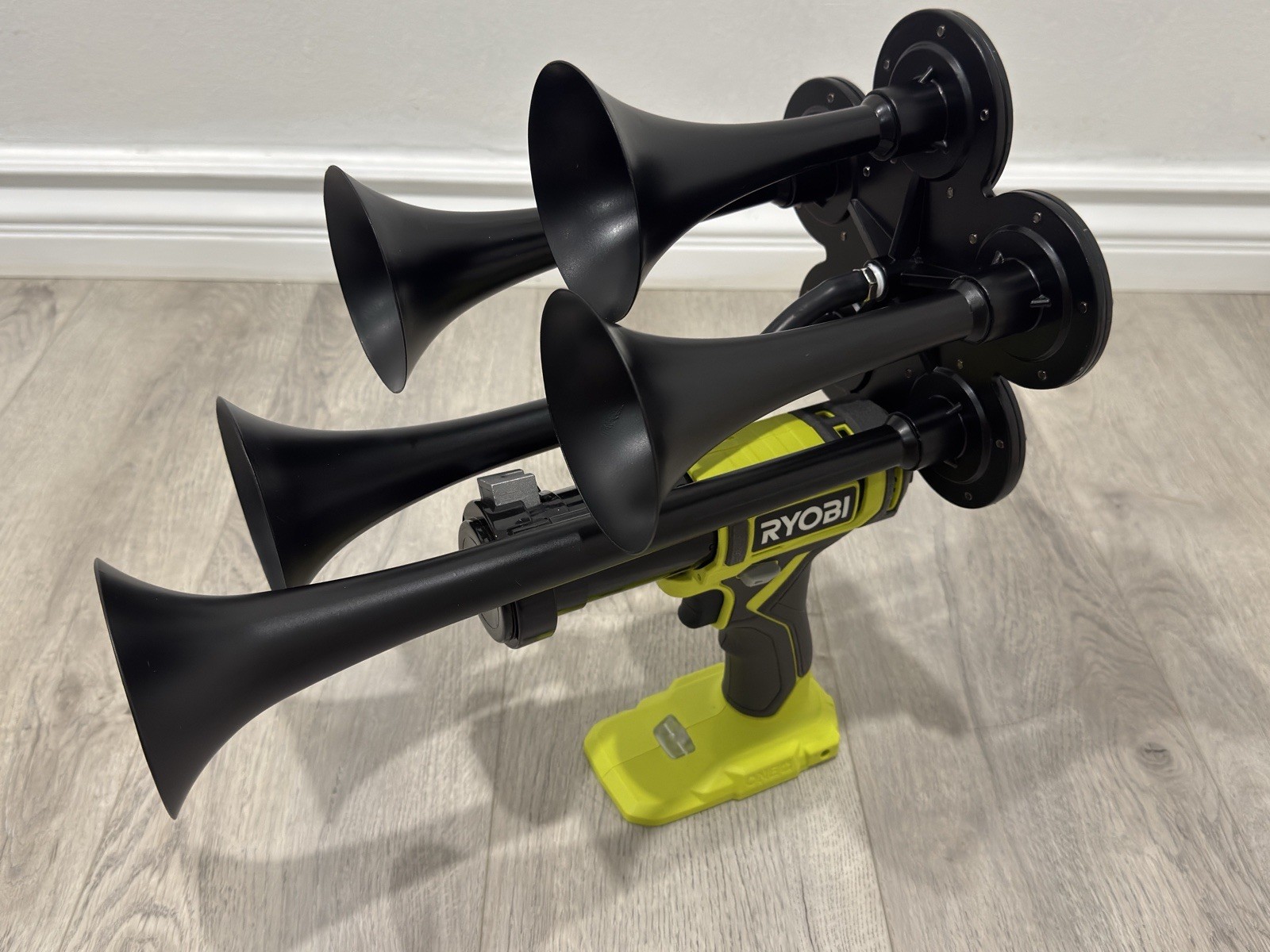 Ryobi Train Air Horn 5 Trumpets Super Loud Ryobi Train Air Horn 5 Trumpets Super Loud