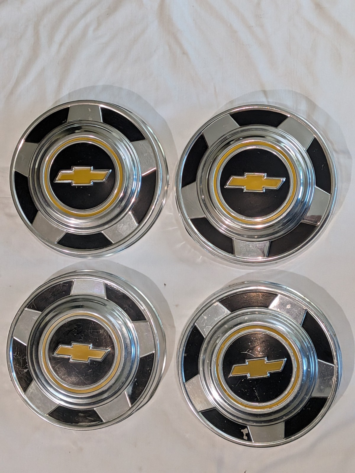 Set Of FOUR Vintage 1973-1987 Chevy 10.5 Inch DOG DISH HUB CAPS Hubcaps Set Of FOUR Vintage 1973-1987 Chevy 10.5 Inch DOG DISH HUB CAPS Hubcaps