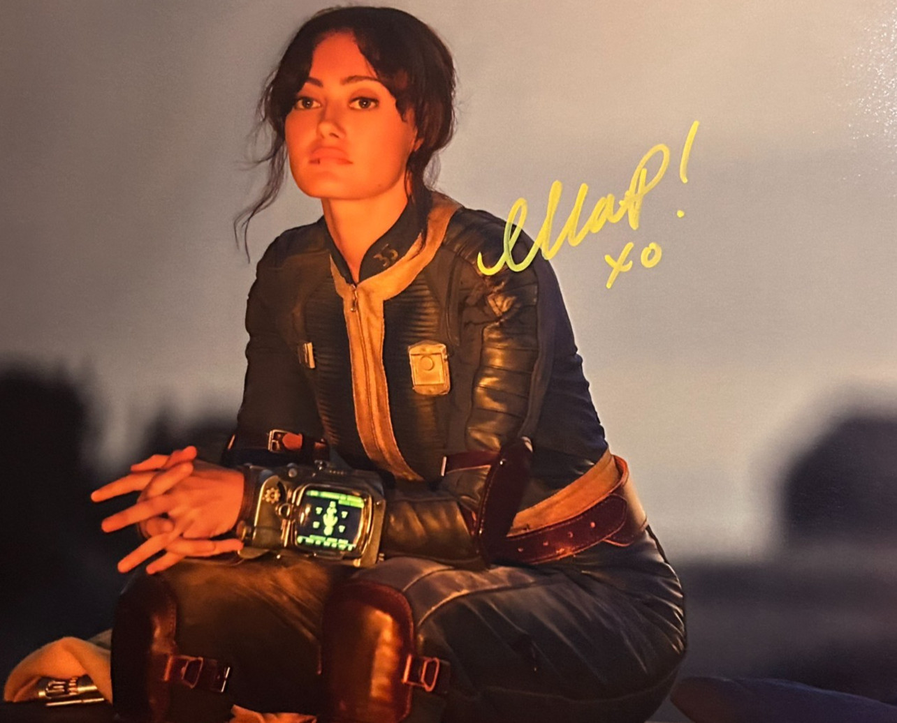 Ella Purnell (FALLOUT) Signed 8x10