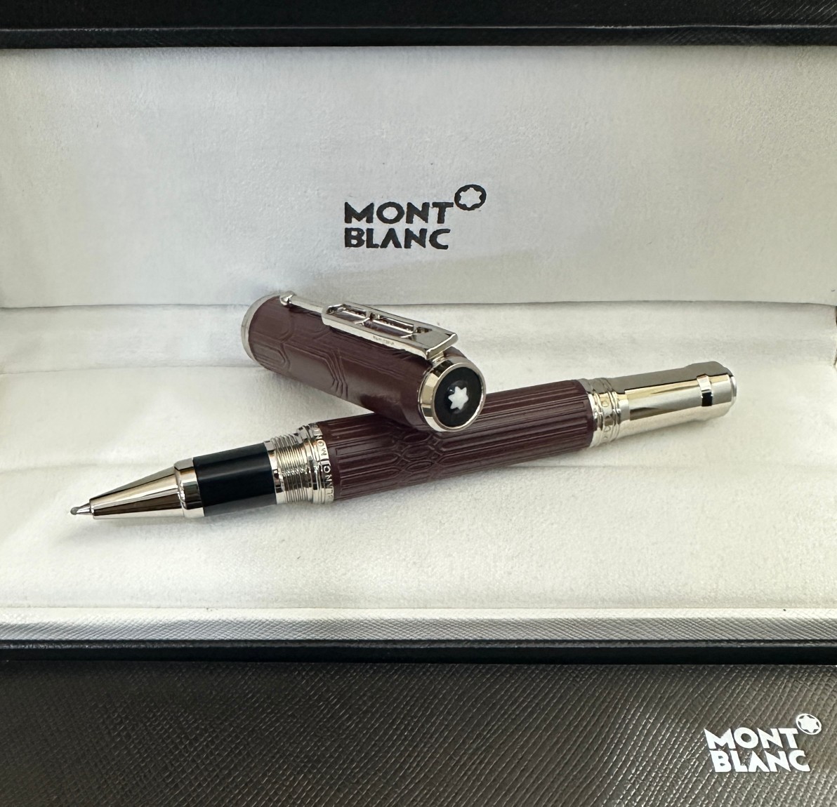 Montblanc Writers Edition Victor Hugo Rollerball Pen Limited Edition Red/Silver Montblanc Writers Edition Victor Hugo Rollerball Pen Limited Edition Red/Silver