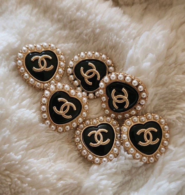 STAMPED Chanel lot of 6 Designer Pearl Black Button Metal 23mm STAMPED Chanel lot of 6 Designer Pearl Black Button Metal 23mm