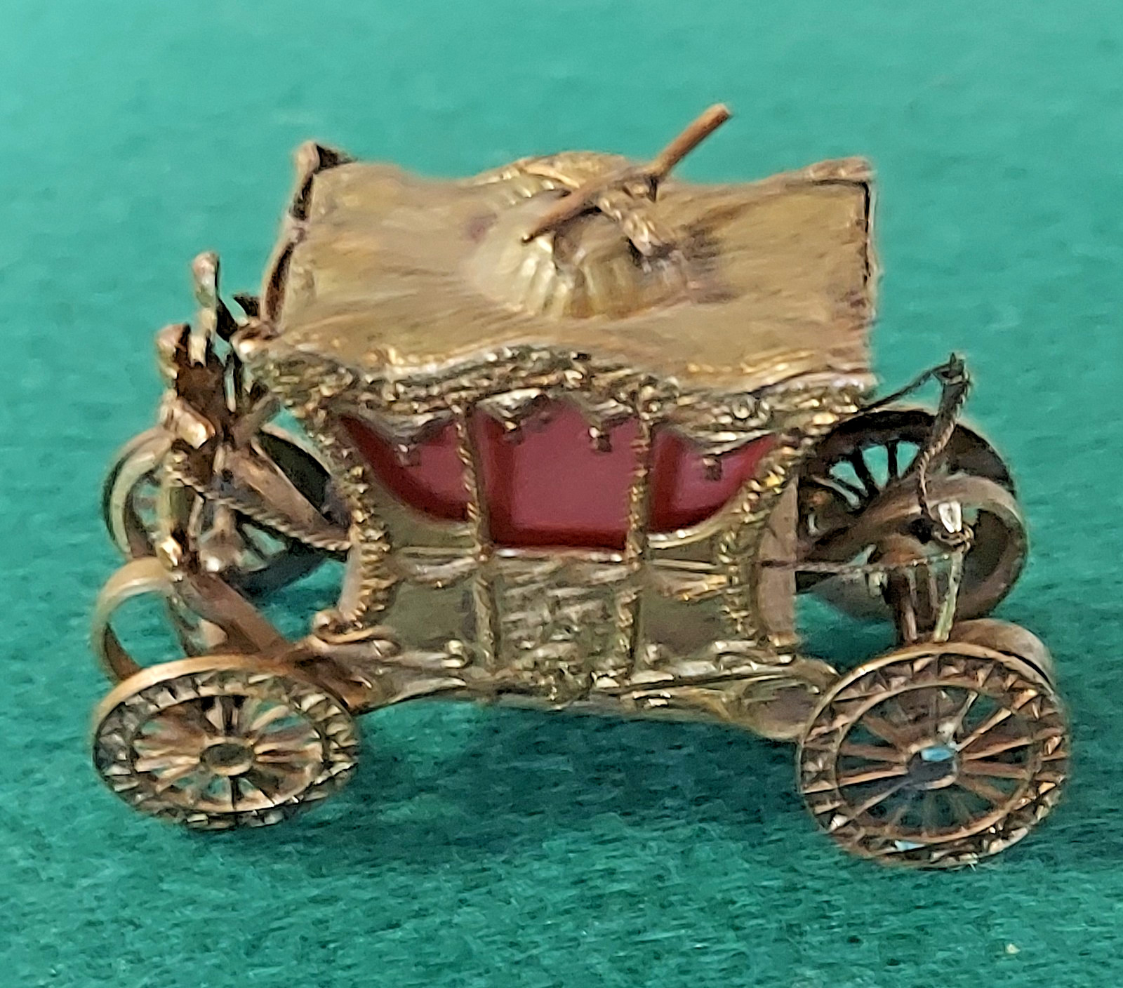 1902 VINTAGE SEWING TAPE MEASURE BRITISH CORONATION COACH FIGURAL GILT METAL 1902 VINTAGE SEWING TAPE MEASURE BRITISH CORONATION COACH FIGURAL GILT METAL