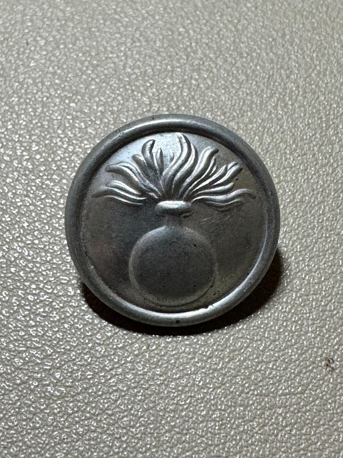 🇫🇷 WWI French Army Flaming Grenade Uniform Button — Original (c.1914-1918)
