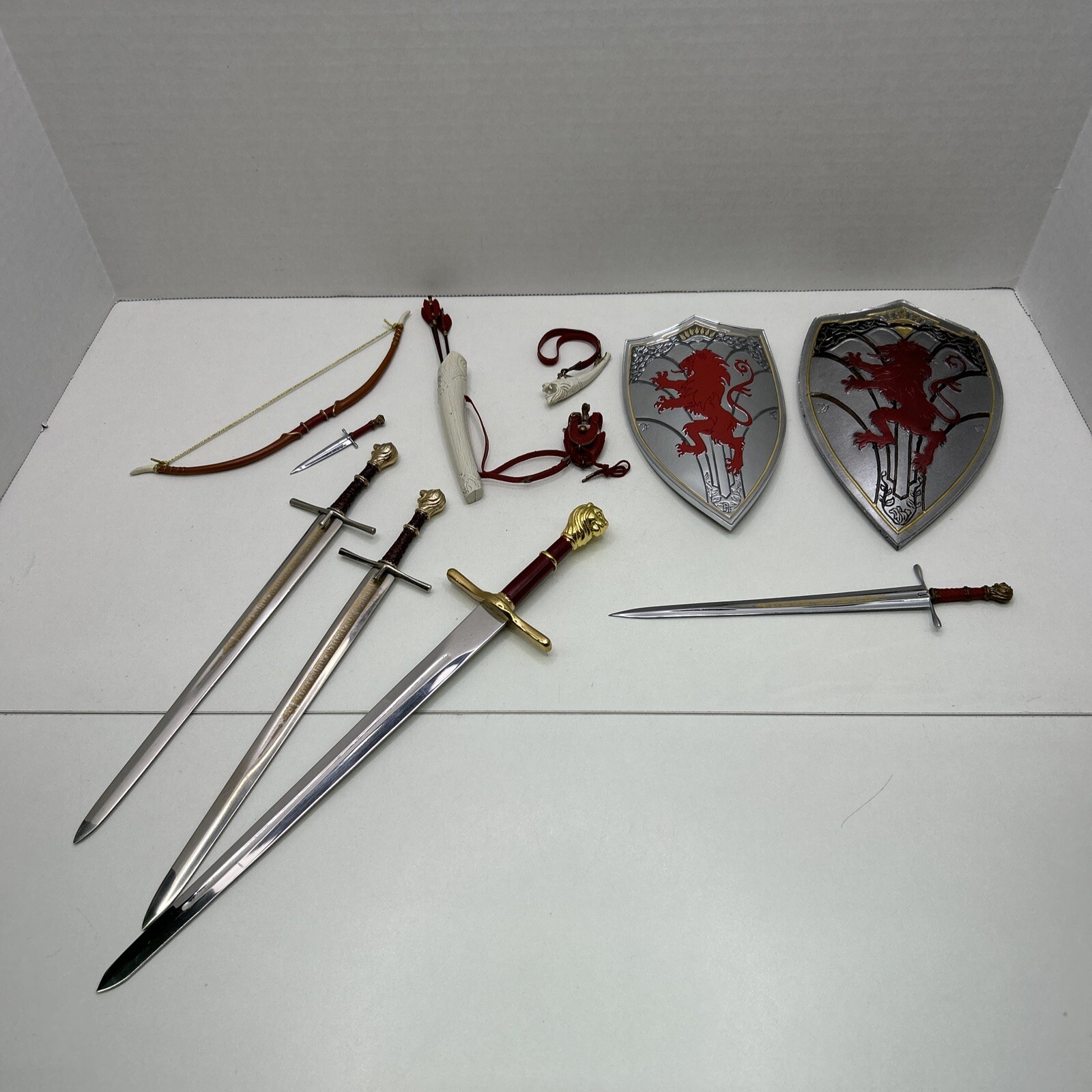 Disney Showcase Collections Chronicles Of Narnia Mixed Lot Of Weapons And Items Disney Showcase Collections Chronicles Of Narnia Mixed Lot Of Weapons And Items