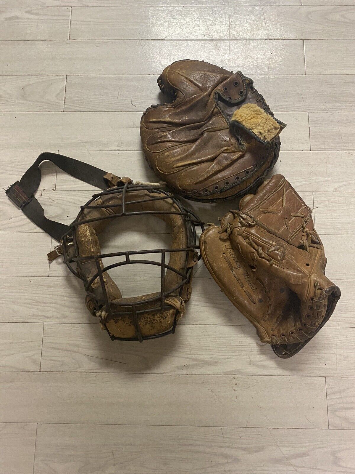 VTG 40s Wilson Baseball Catcher's Face Mask Glove And Fielders Globe Three Rare