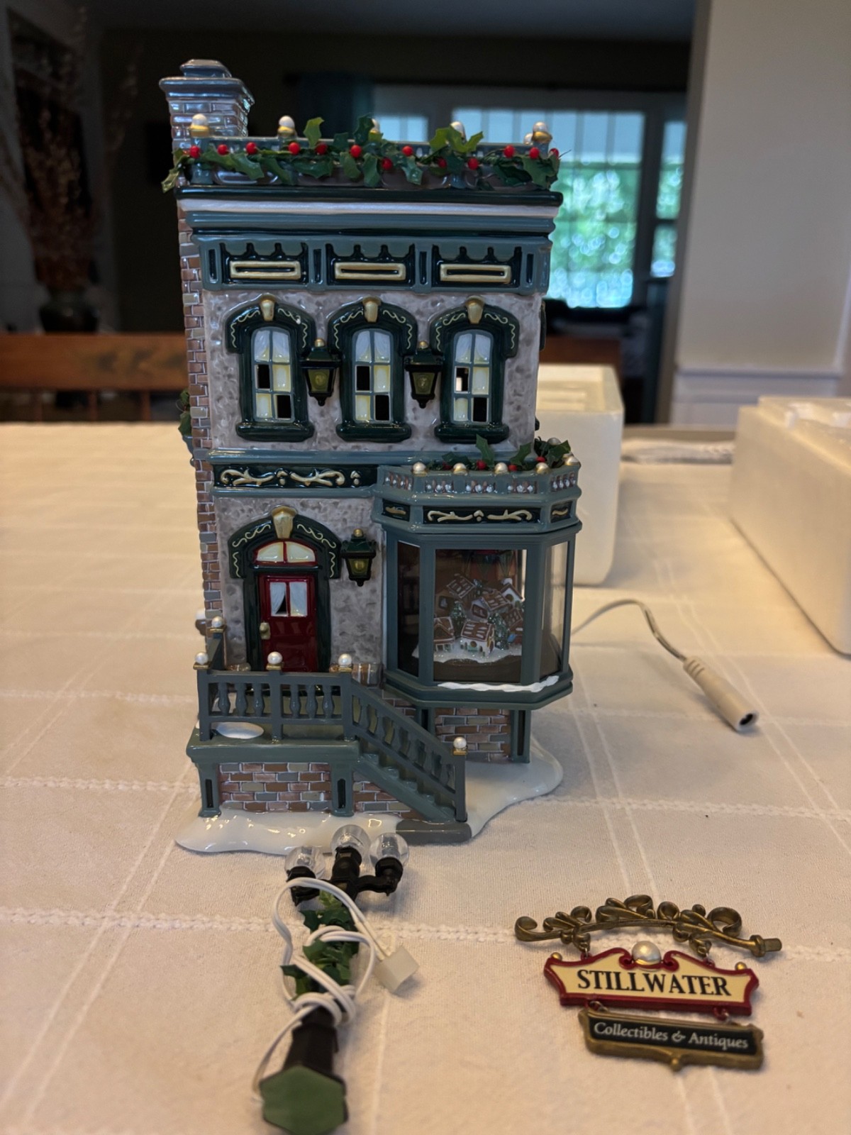 Dept 56 30 Years Stillwater Collectibles & Antiques 2005 Early Release 56.55383 Dept 56 30 Years Stillwater Collectibles & Antiques 2005 Early Release 56.55383